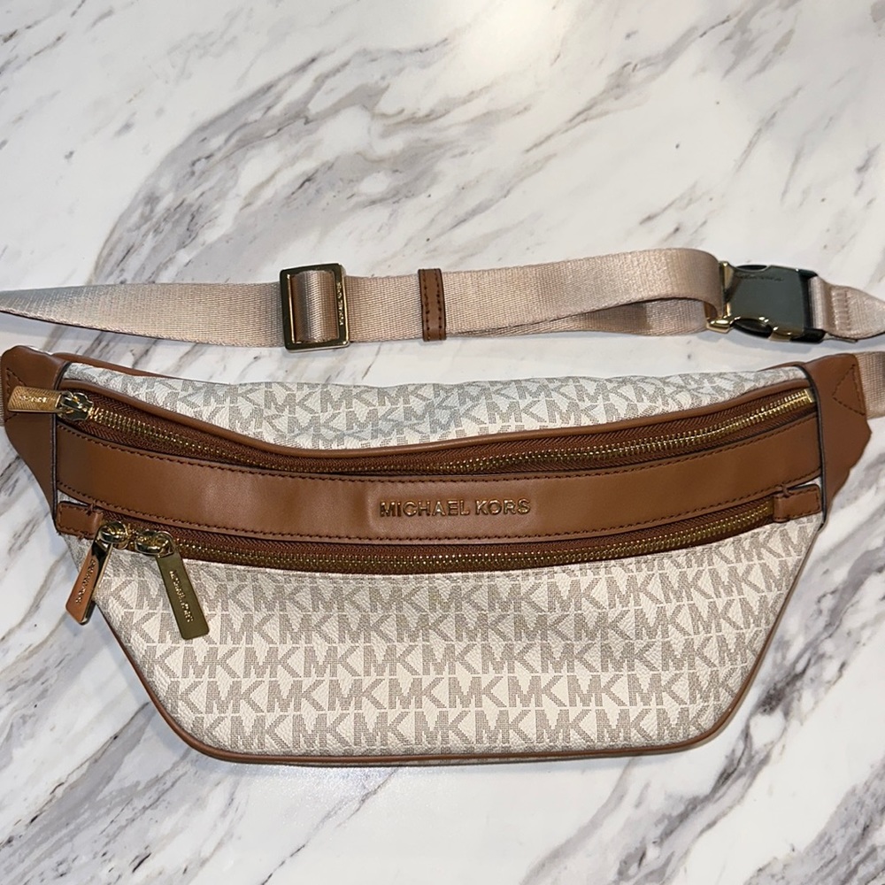 Michael Kors Fanny Pack Large and gorgeous! Long strap for men or women.